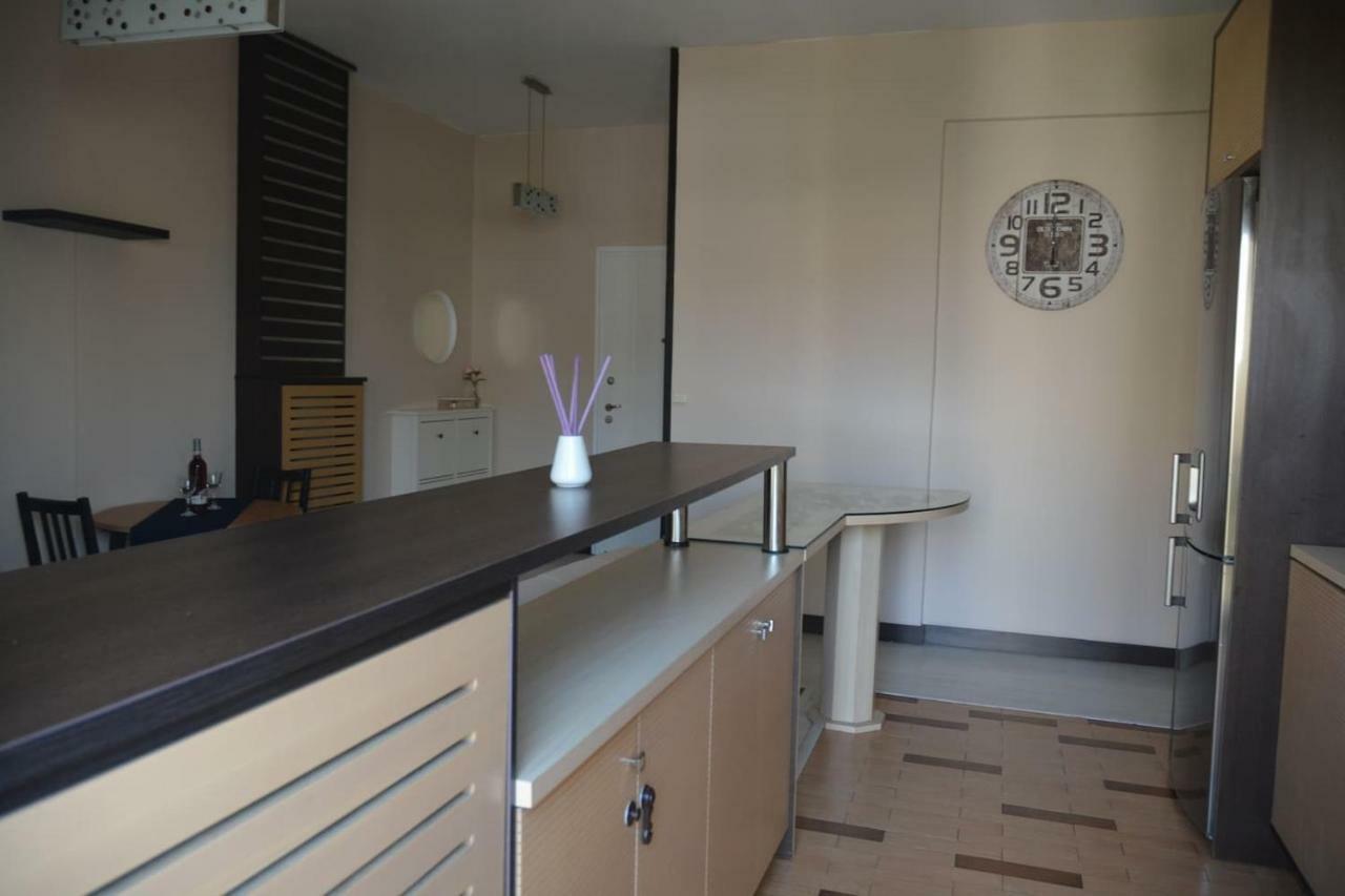 Modern Apartment, 5΄ Walk From Central Metro Station Афины Экстерьер фото