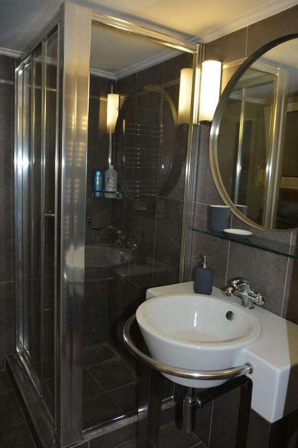Modern Apartment, 5΄ Walk From Central Metro Station Афины Экстерьер фото
